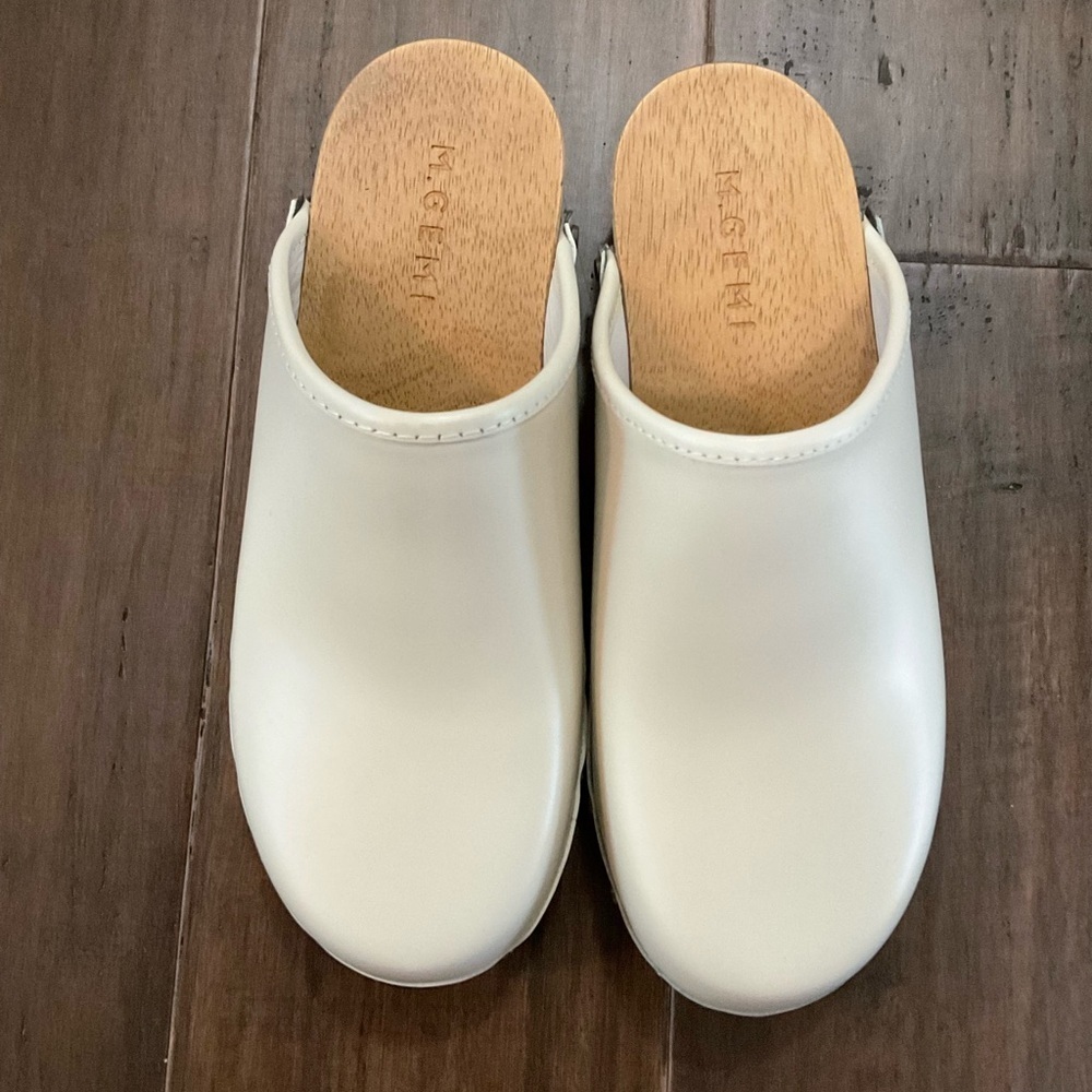 M. Gemi The Greta Ivory Leather Studded Lightweight Platform Clog 35.5 US 5.5